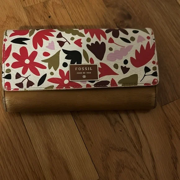 Unique Fossil leather wallet - Picture 2 of 10